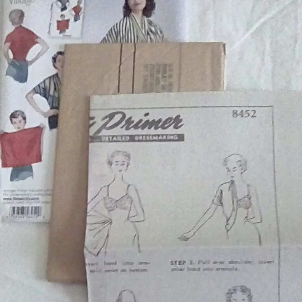 SIMPLICITY 8452 Sz S-M-L Misses Vintage Style 1950 Envelope Blouse For Knits